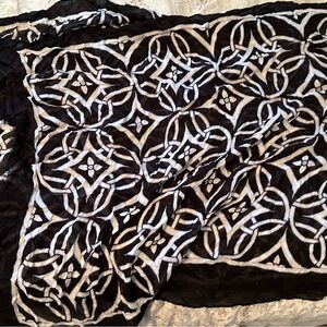 NWT Vera Bradley Soft Fringe Scarf in the Concerto pattern
